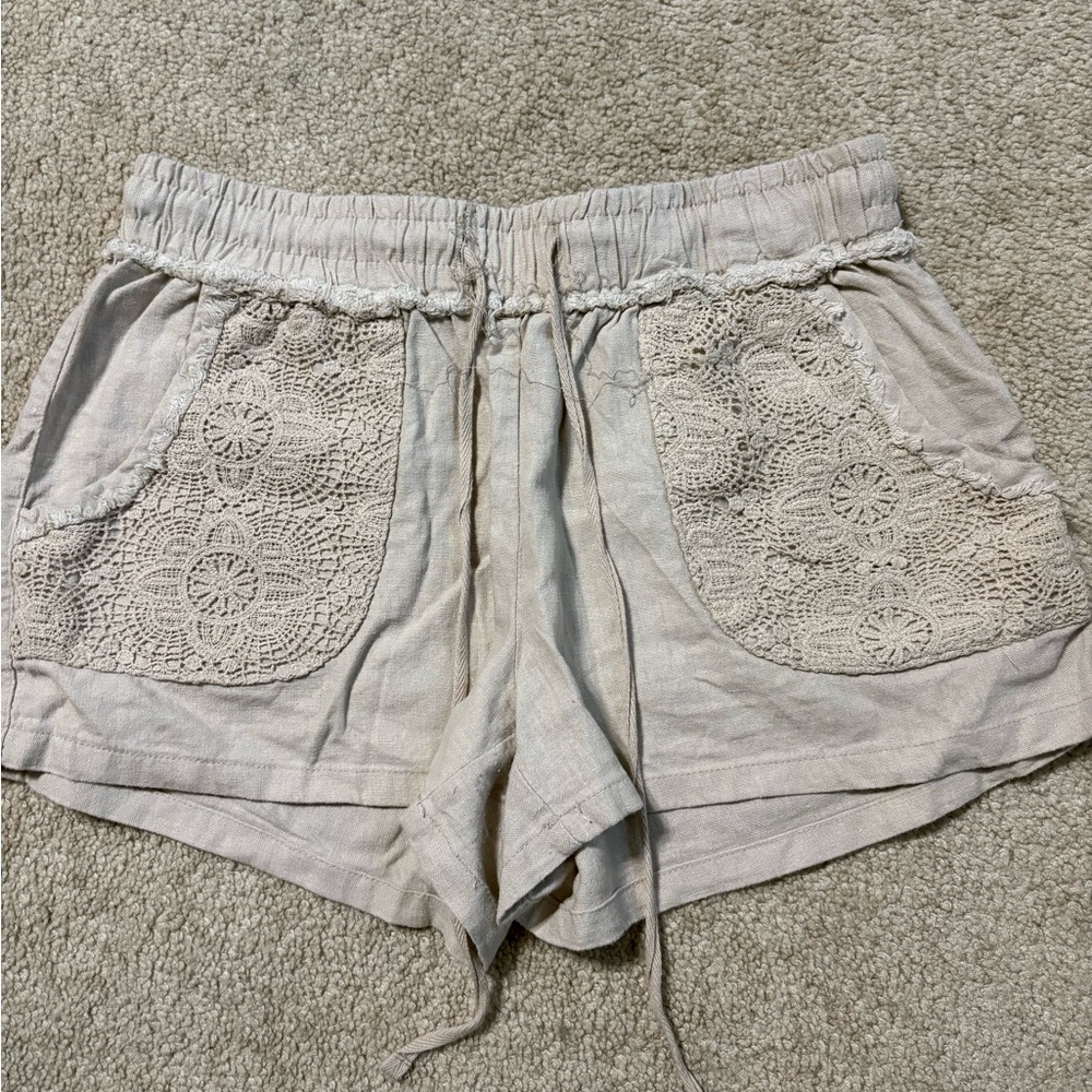 Women's Beige Lace Shorts